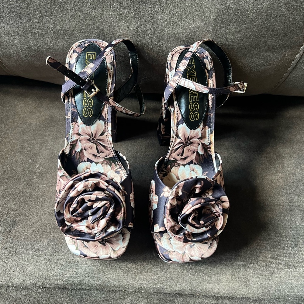 Express Tan Brown Floral Rose Strap Platform Heeled Sandals - Picture 7 of 8